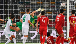 Đặng Văn Lâm gây tranh cãi khi đứng lệch vị trí để Iraq ghi bàn thắng 'vàng'